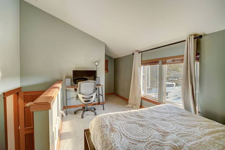 Modern 3Bed+loft, 3.5Bath close to stadiums gallery image 5