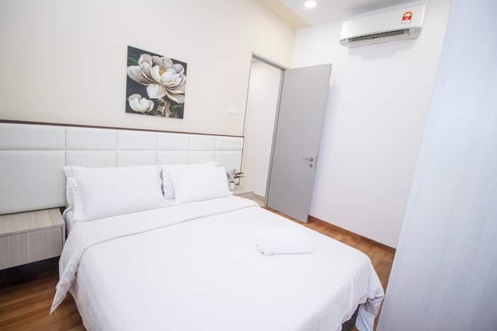 Queen bed for 2 pax in second bedroom
