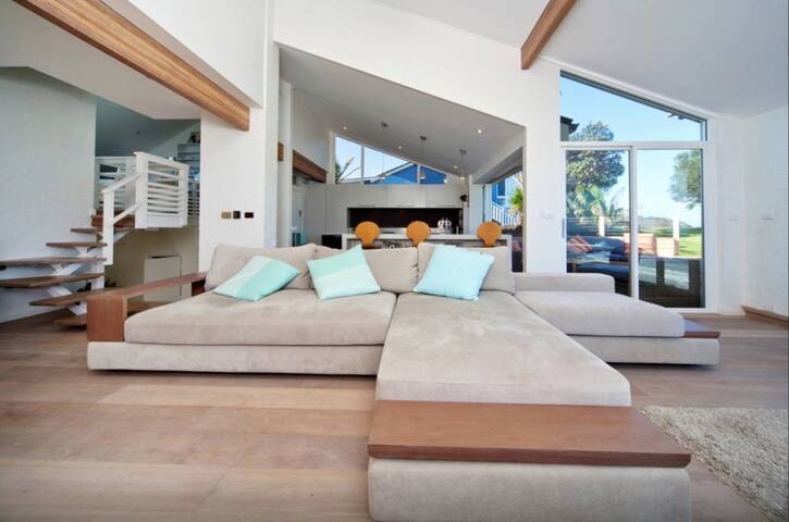 Beachfront House Turimetta gallery image 4