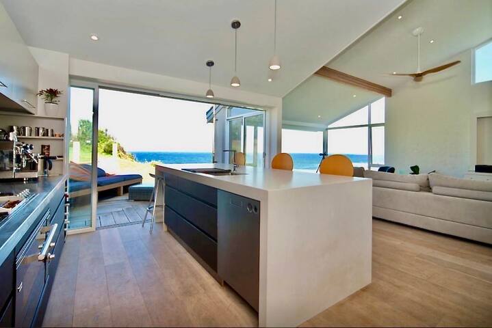 Beachfront House Turimetta gallery image 3