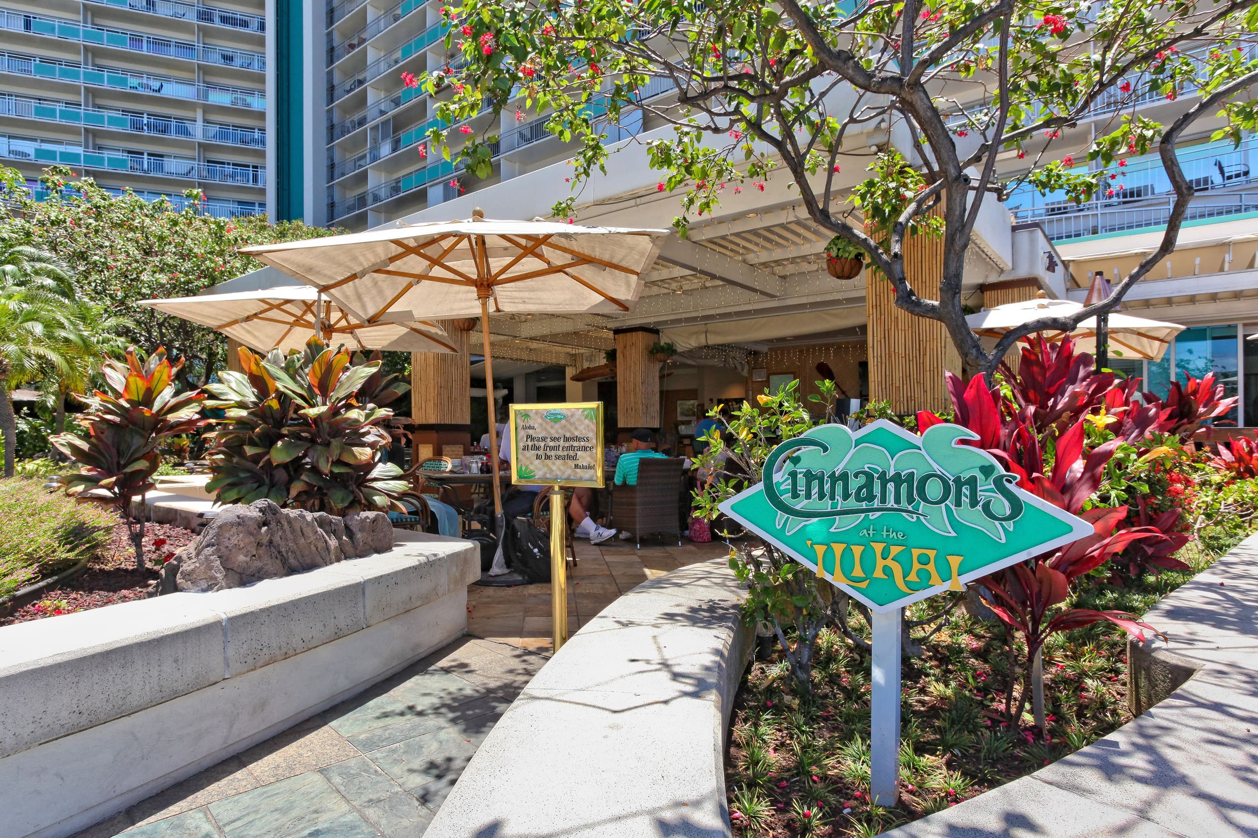 Condo in Honolulu · ★4.55 · 1 bedroom · 3 beds · 1 private bath - Image 17
