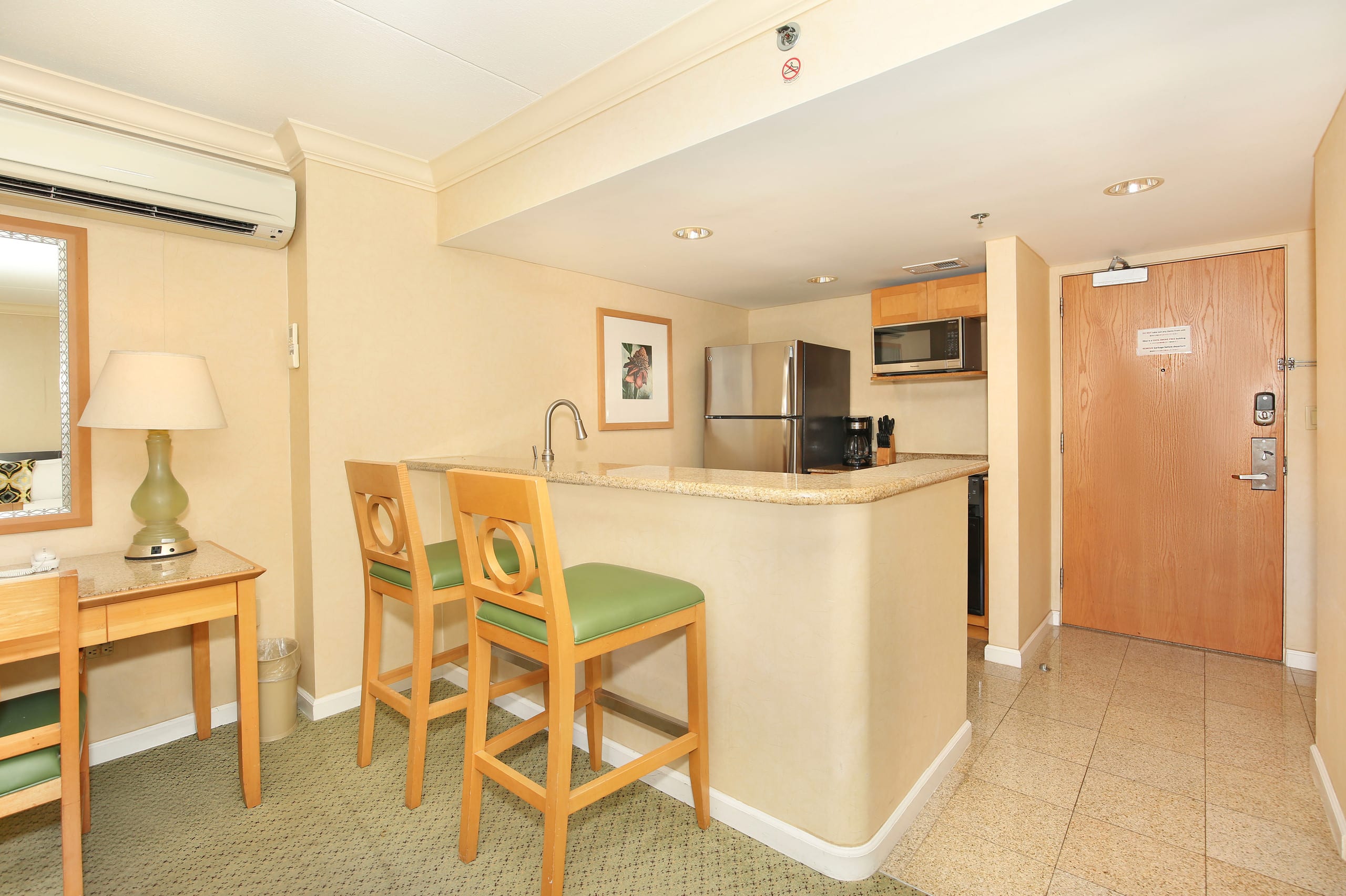 Condo in Honolulu · ★4.55 · 1 bedroom · 3 beds · 1 private bath - Image 9