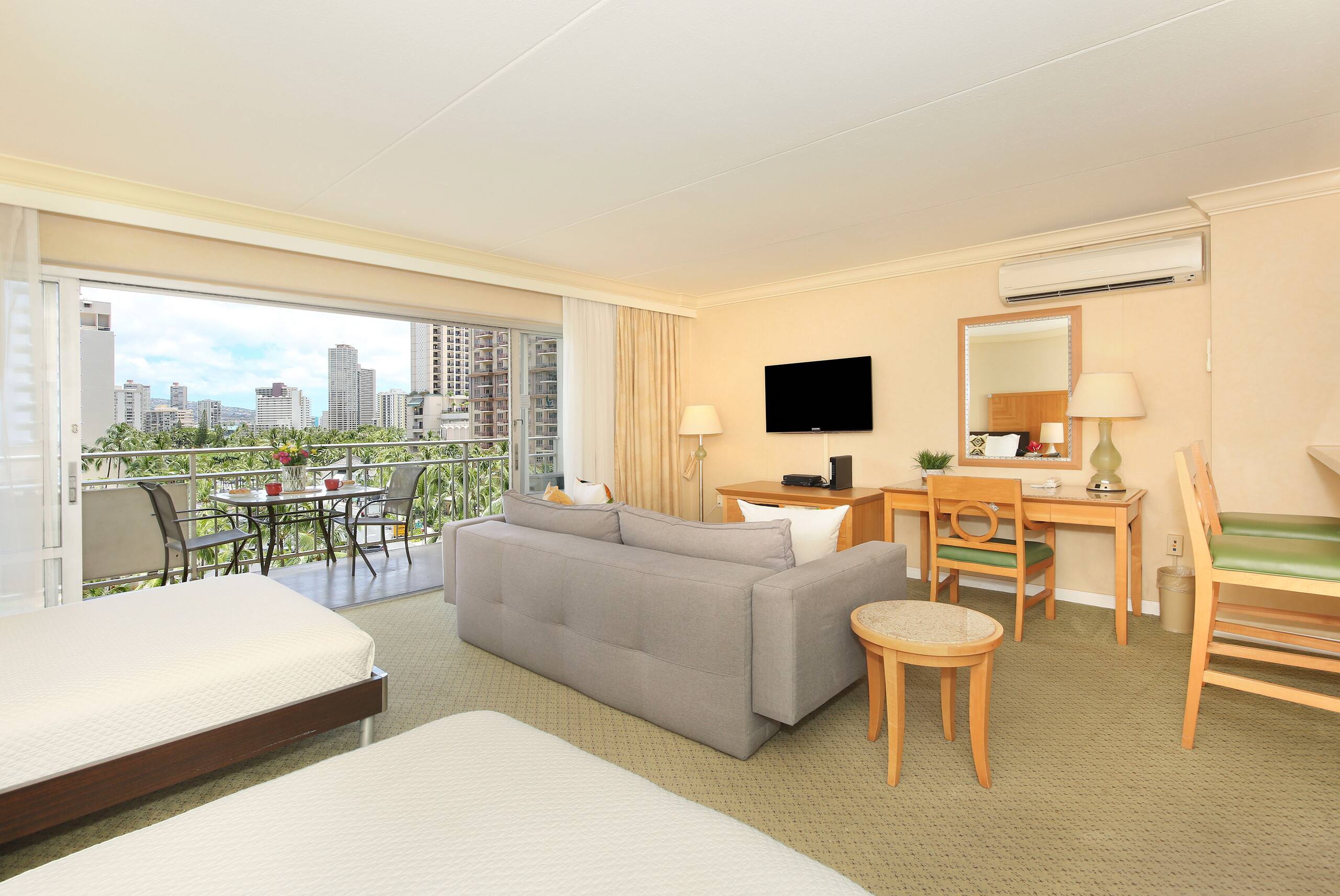 Condo in Honolulu · ★4.55 · 1 bedroom · 3 beds · 1 private bath - Image 4