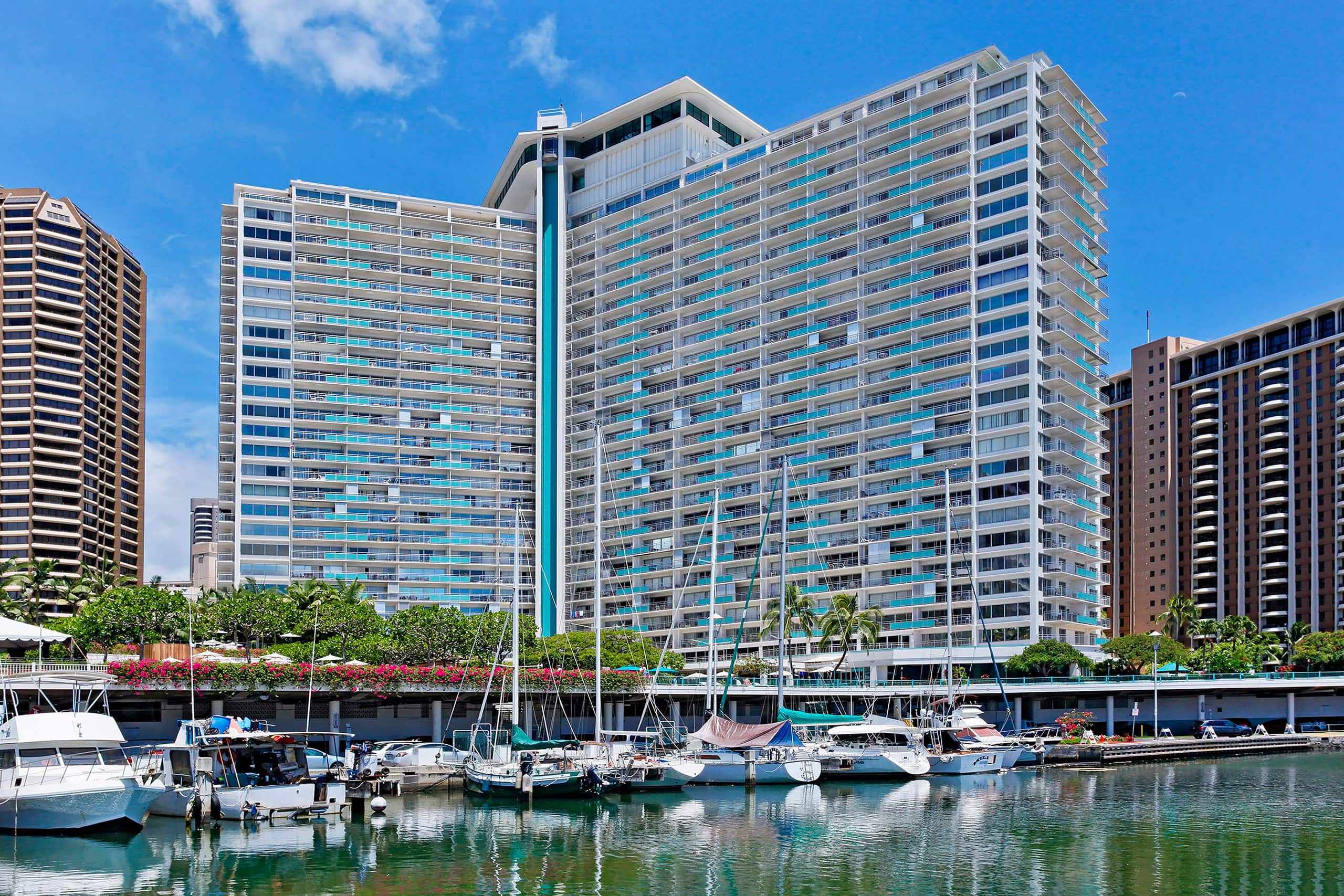 Condo in Honolulu · ★4.55 · 1 bedroom · 3 beds · 1 private bath - Image 15