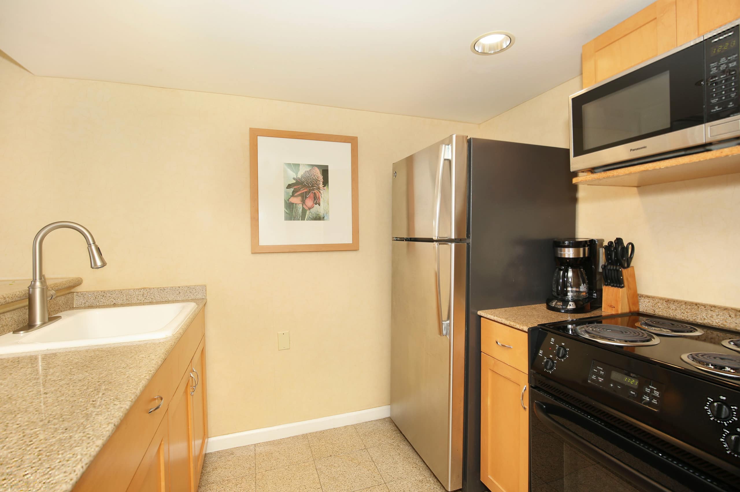 Condo in Honolulu · ★4.55 · 1 bedroom · 3 beds · 1 private bath - Image 8