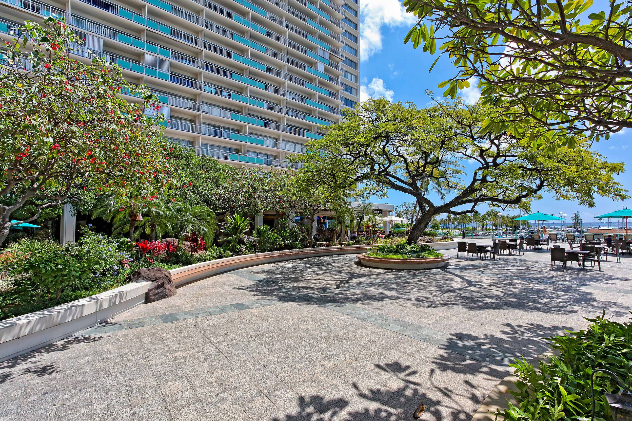 Condo in Honolulu · ★4.55 · 1 bedroom · 3 beds · 1 private bath - Image 16