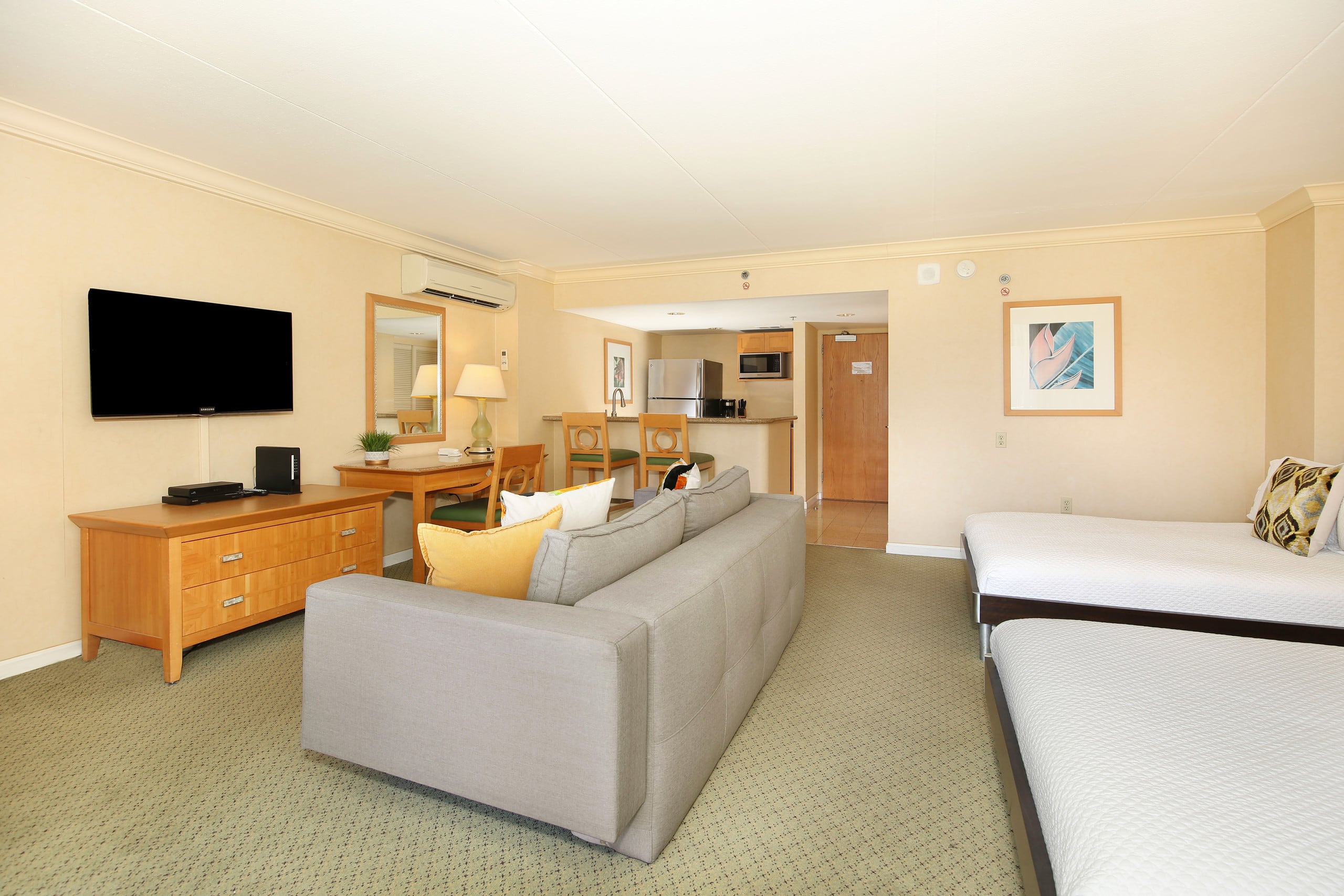 Condo in Honolulu · ★4.55 · 1 bedroom · 3 beds · 1 private bath - Image 2