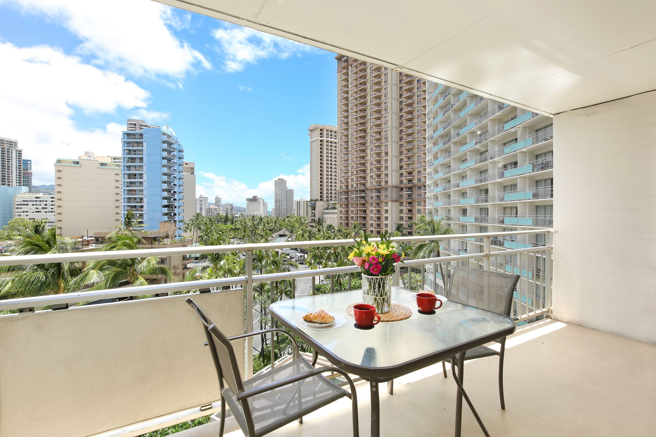 Condo in Honolulu · ★4.55 · 1 bedroom · 3 beds · 1 private bath - Image 11