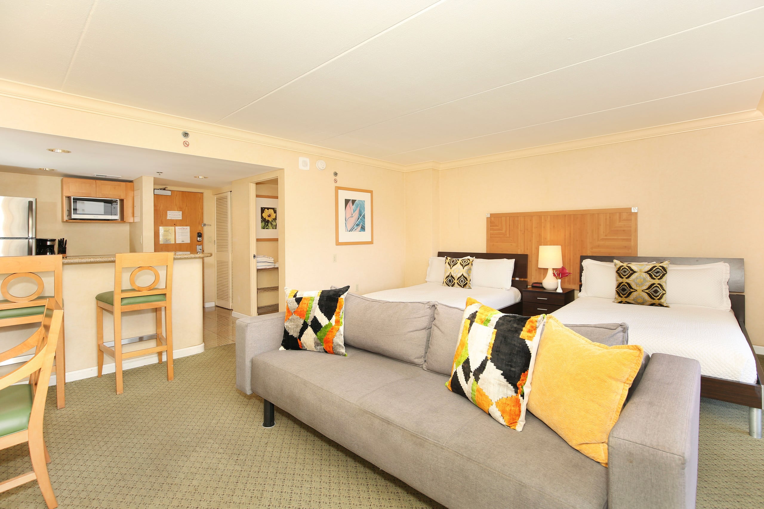Condo in Honolulu · ★4.55 · 1 bedroom · 3 beds · 1 private bath - Image 5