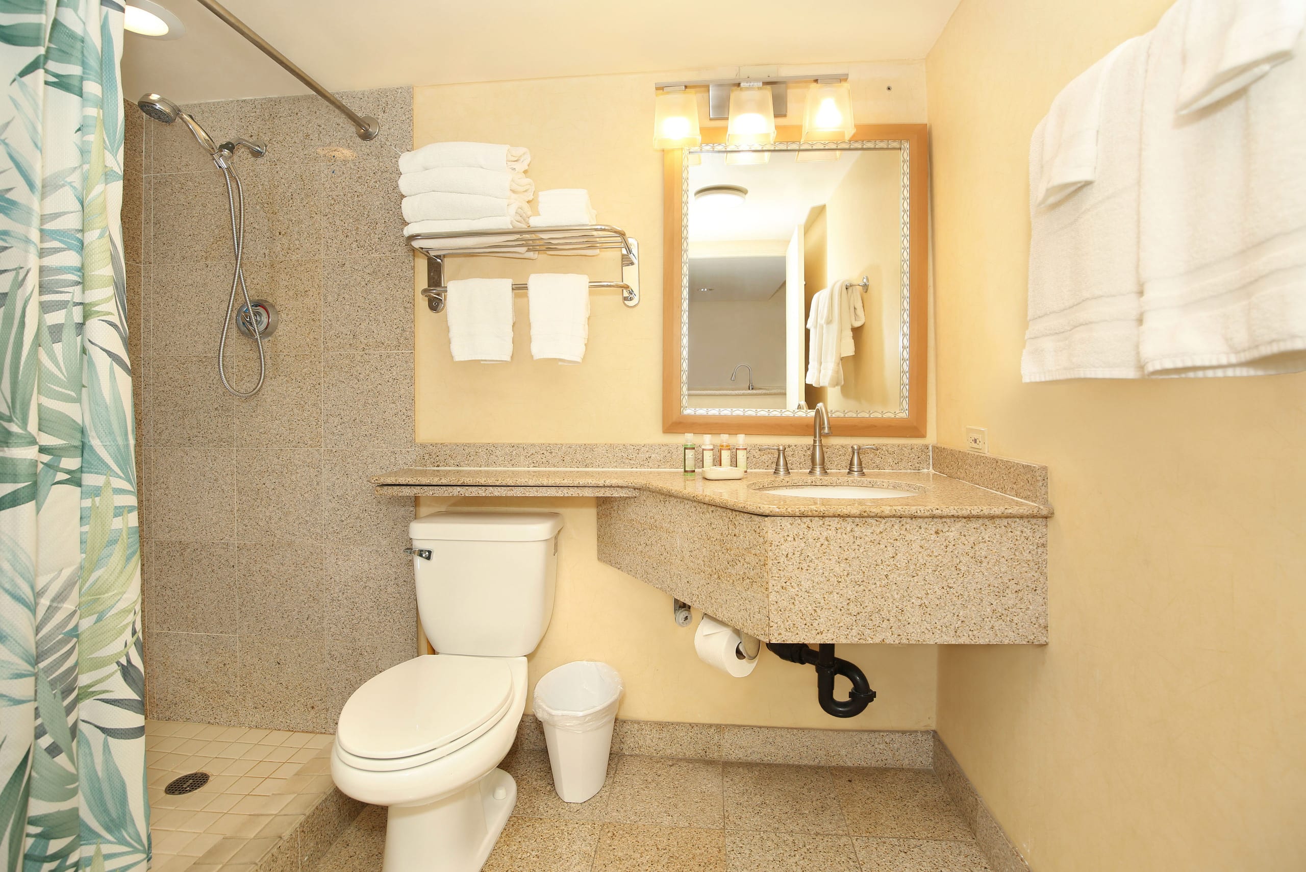 Condo in Honolulu · ★4.55 · 1 bedroom · 3 beds · 1 private bath - Image 10