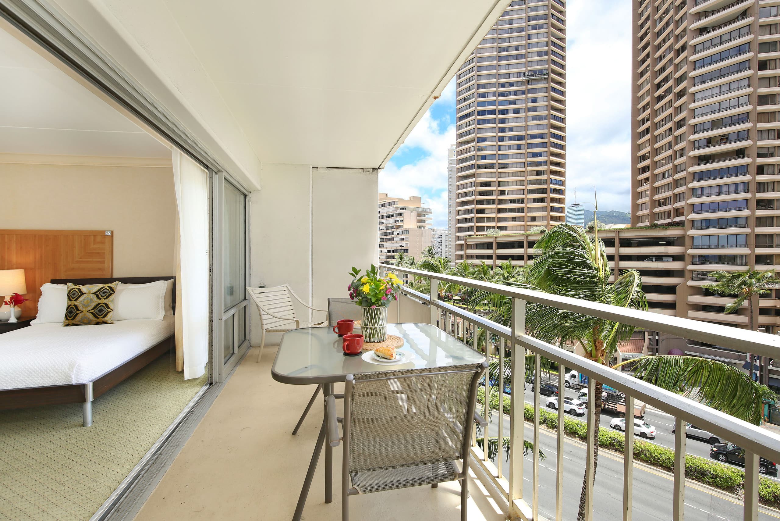 Condo in Honolulu · ★4.55 · 1 bedroom · 3 beds · 1 private bath - Image 13