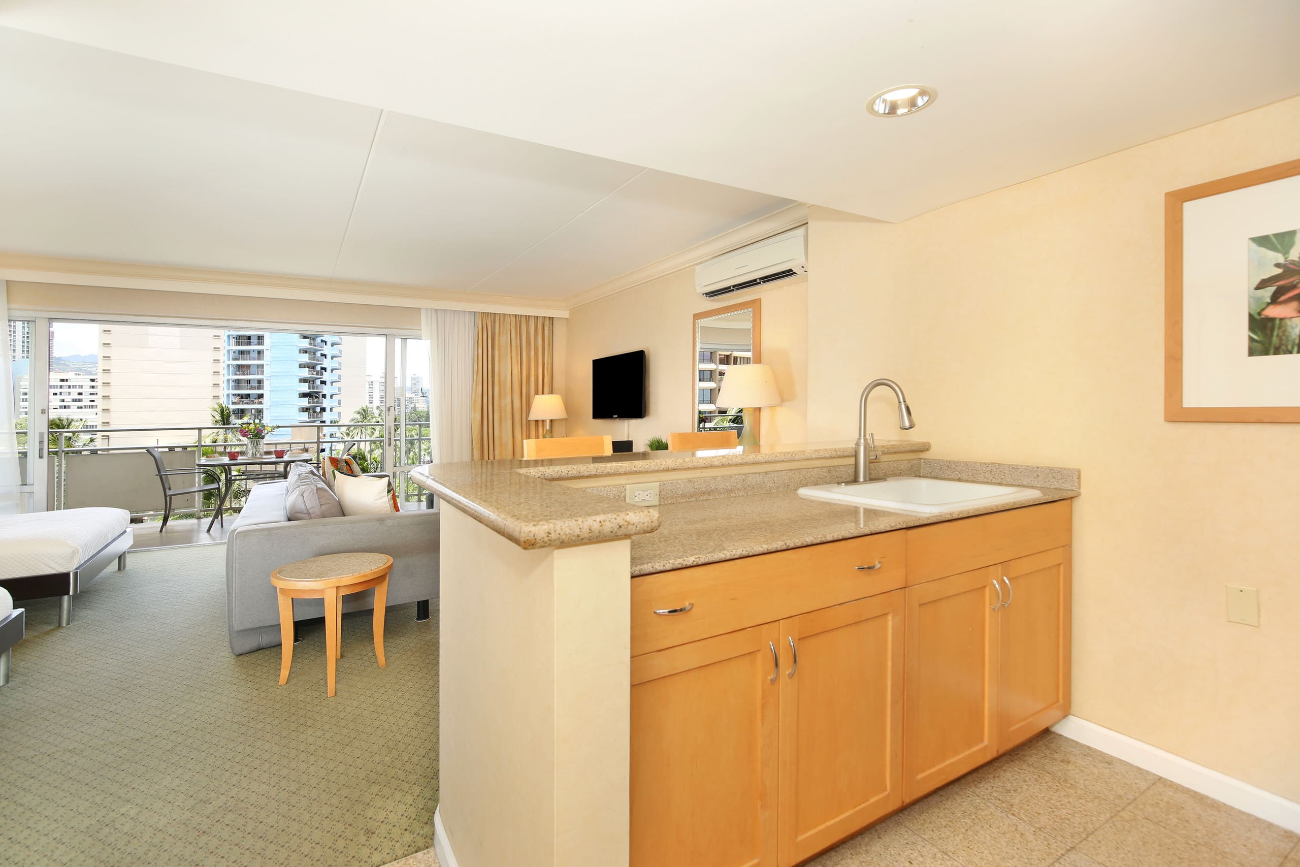 Condo in Honolulu · ★4.55 · 1 bedroom · 3 beds · 1 private bath - Image 7