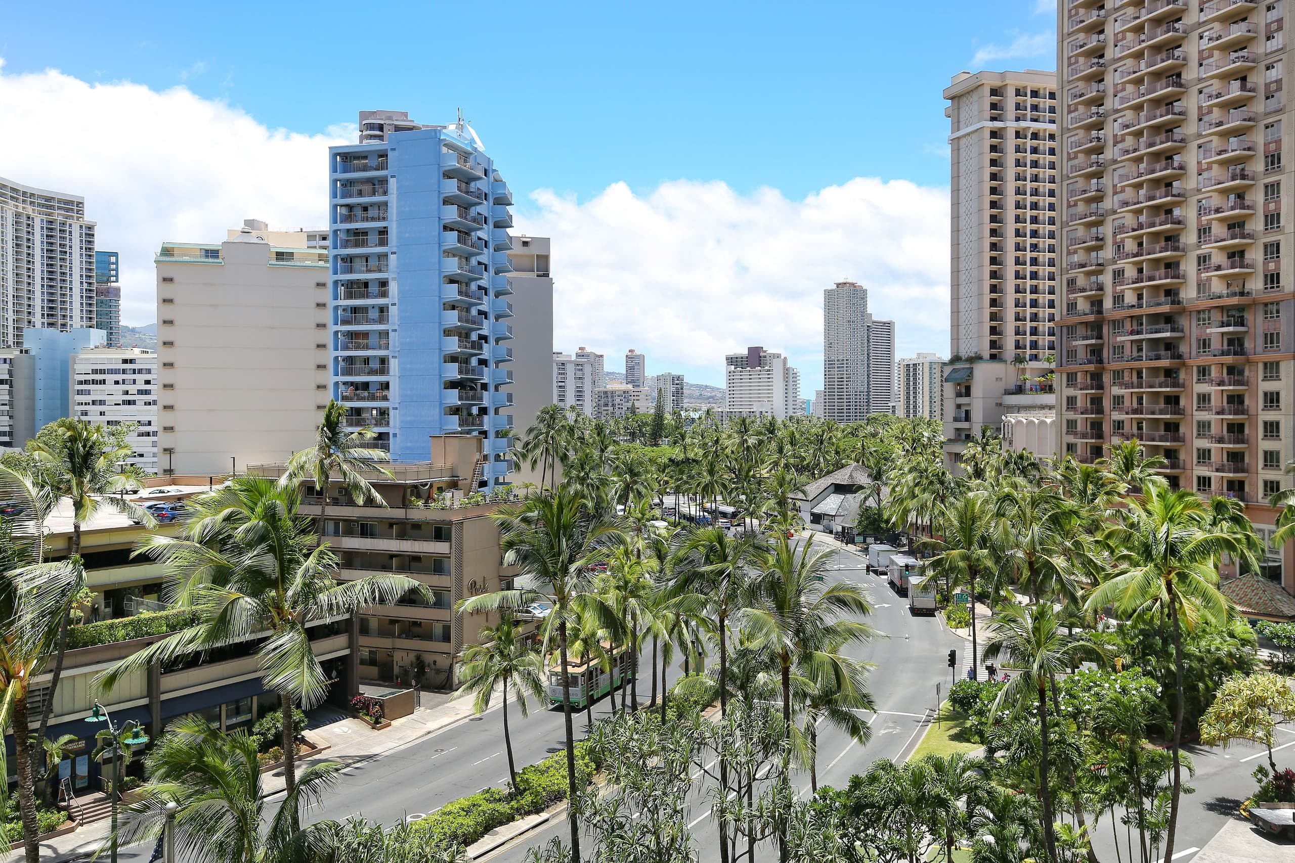 Condo in Honolulu · ★4.55 · 1 bedroom · 3 beds · 1 private bath - Image 12