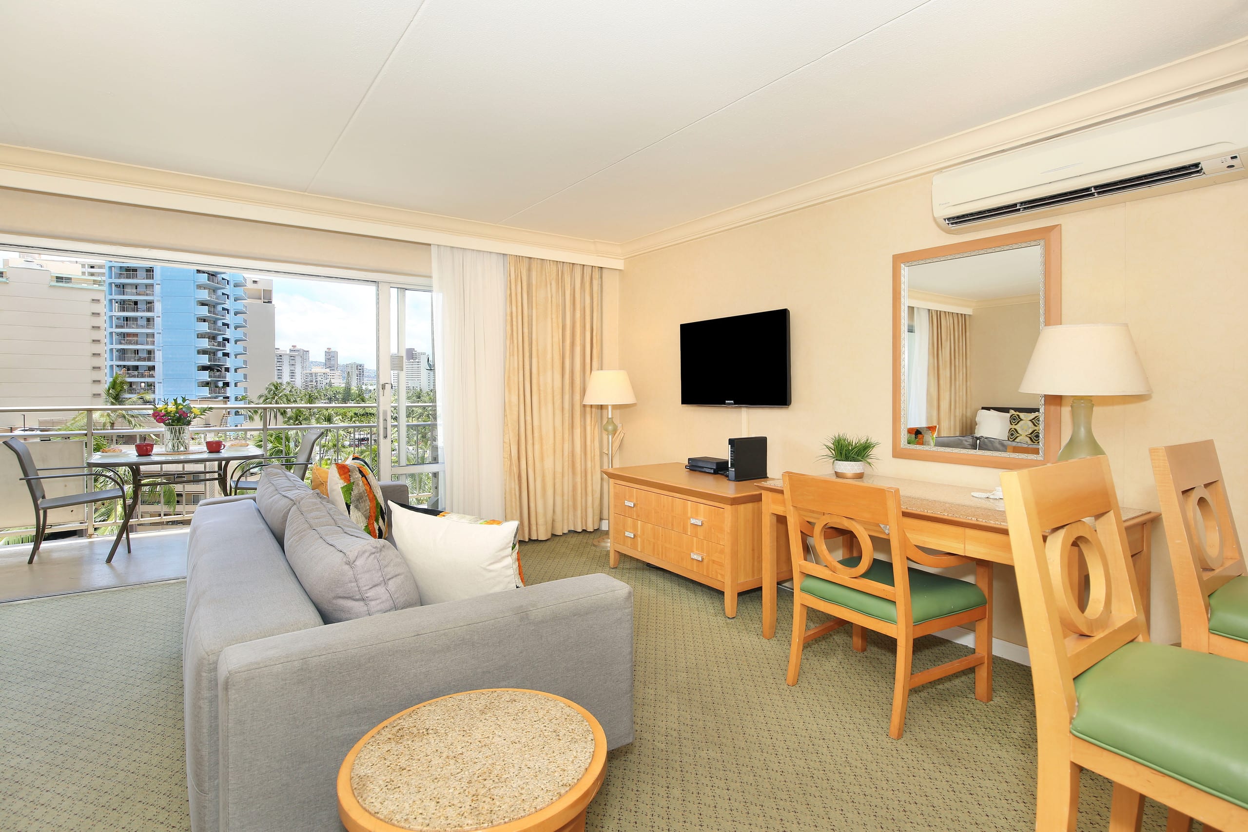 Condo in Honolulu · ★4.55 · 1 bedroom · 3 beds · 1 private bath - Image 6
