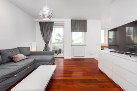 Popular Airbnb listing: 7 Skoroszewska Street by Homeprime in Ursus