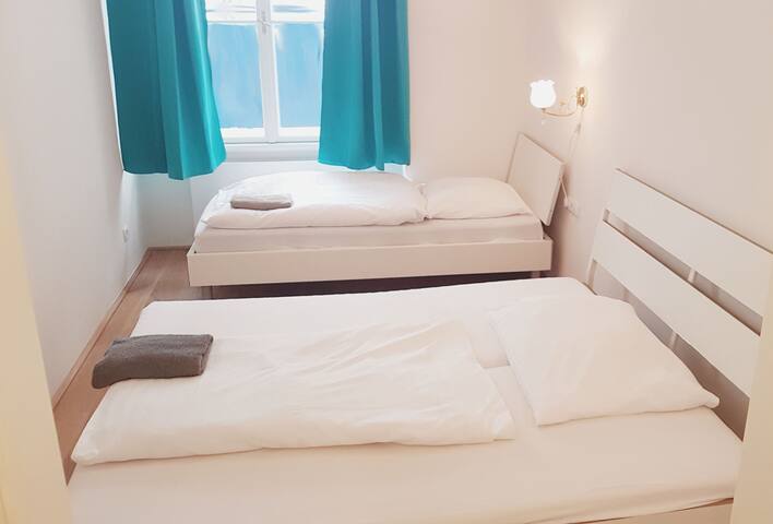 Large 3 BR Apartment, district 1 with AC (A14) gallery image 4