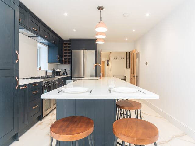 Beautiful London home & Terrace, central location gallery image 3