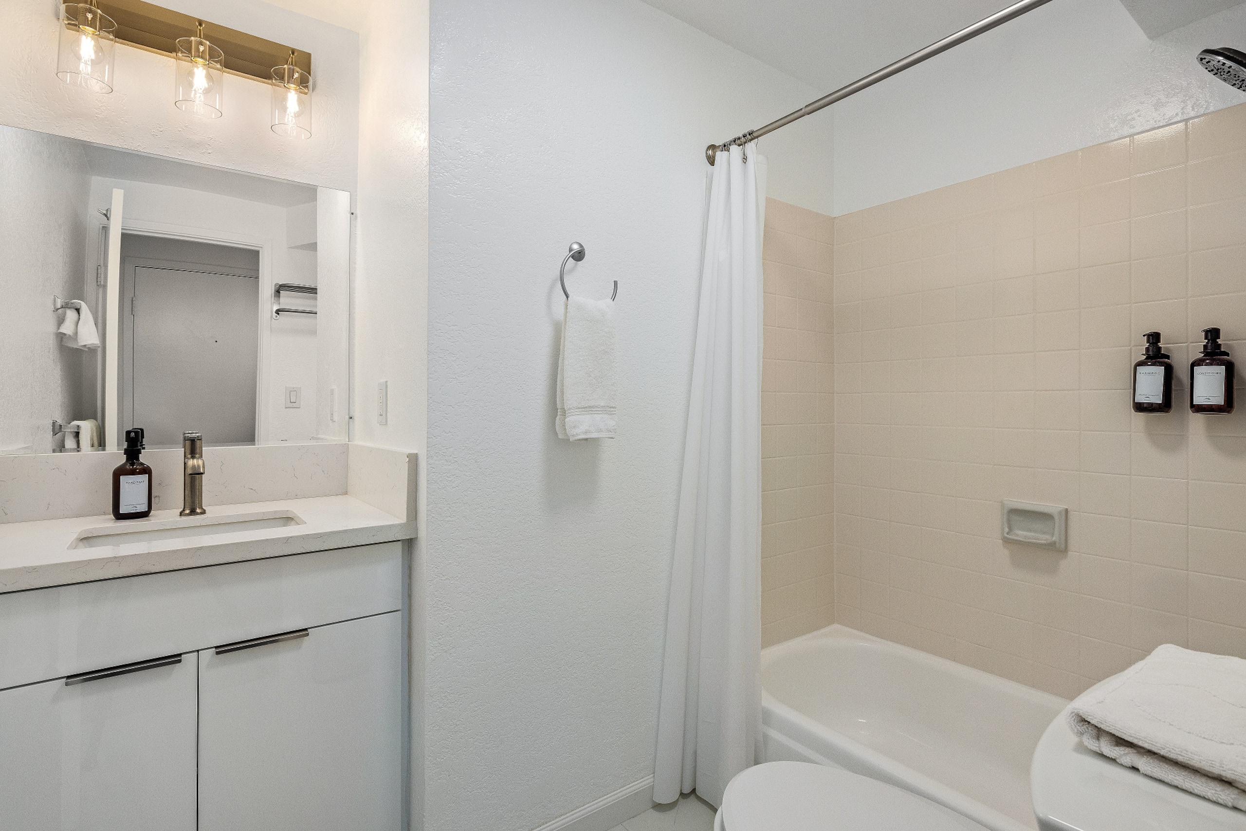 2 Bedrooms: Great Ocean Corner View 28F A + B - Image 23