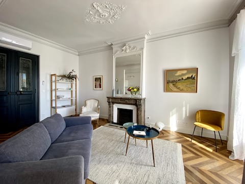 Airbnb performant: Elegant apartment with a canal view in the heart of Sète à Sète
