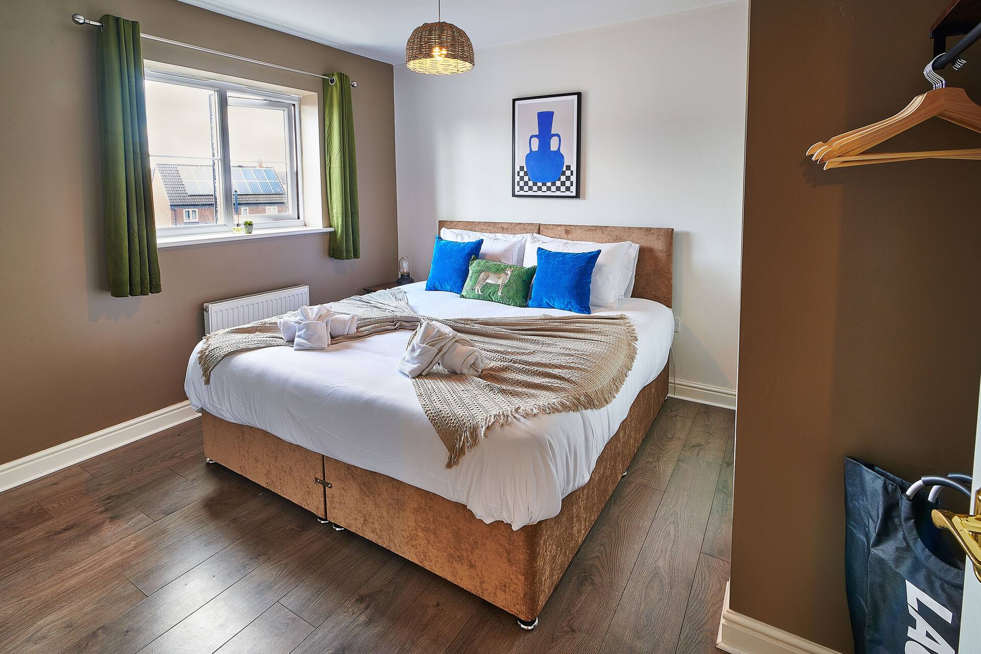 4 Spacious Bedrooms, En-Suites, Private Driveway, Tamworth Accommodation for Contractors and Families