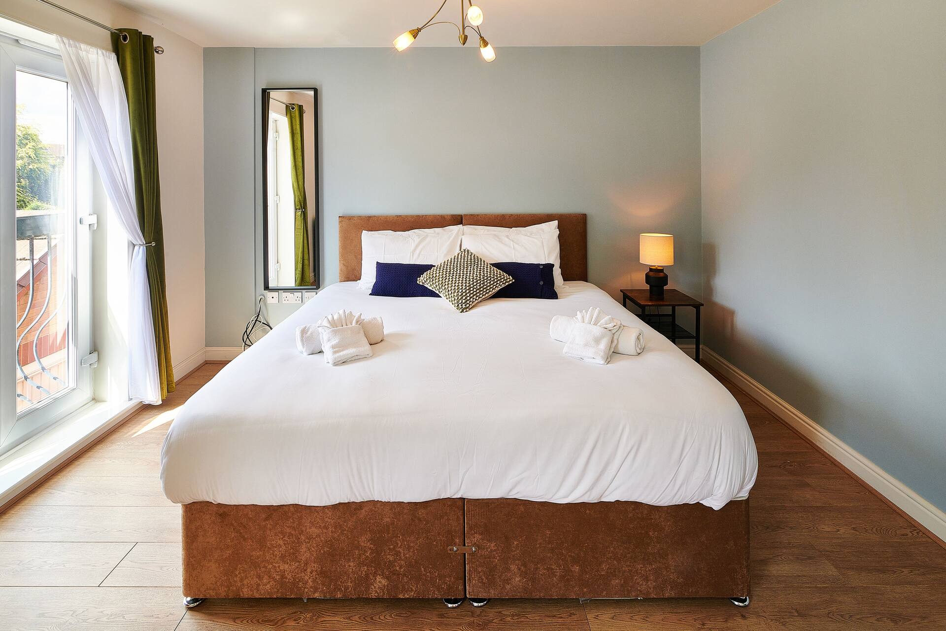 4 Spacious Bedrooms, En-Suites, Private Driveway, Tamworth Accommodation for Contractors and Families — photo 4