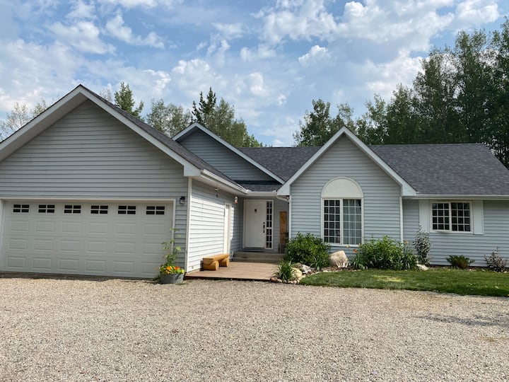 to the Countryside! Houses for Rent in Alberta Beach, Alberta