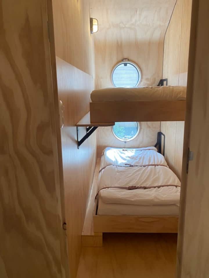 חדר שינה 3 עם מיטות קומתיים