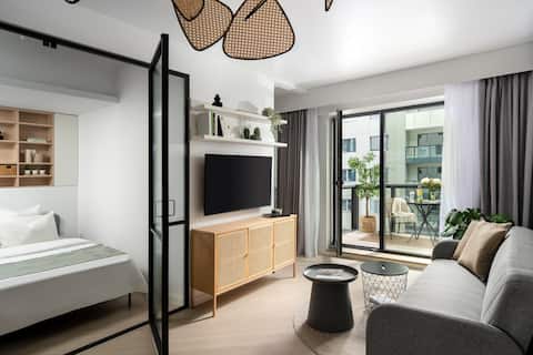 North by Urbanesq / Cortina / C