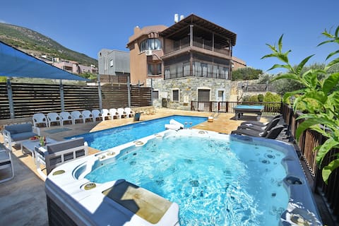 Harmony in the village - a villa with a private pool, Jacuzzi and size
