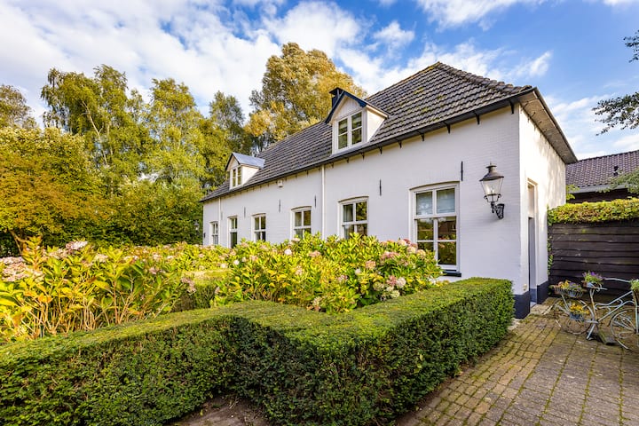 Romantic farmhouse on the Veluwe