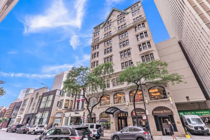 Luxury 3BR Duplex in Prime Location gallery image 5