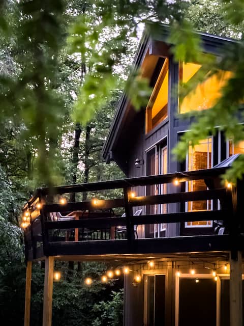 Serene & Stylet Chalet~HOT TUB~Skiing~Manchester