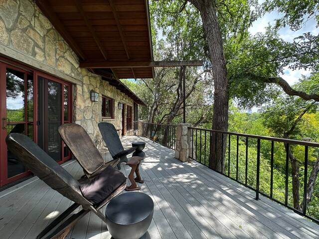 City Retreat in the Trees * Chef’s kitchen & Pool gallery image 4