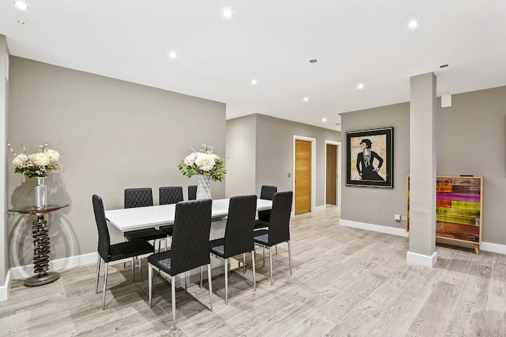 Spacious 4 Bed 4 Bath Apartment near Regents Park gallery image 4