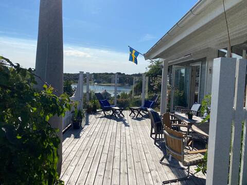 Havsnära med gäststuga och bastu