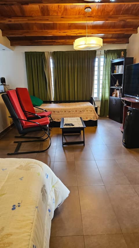 Top performing Airbnb: A spacious, centrally located apartment with a garage in Corrientes