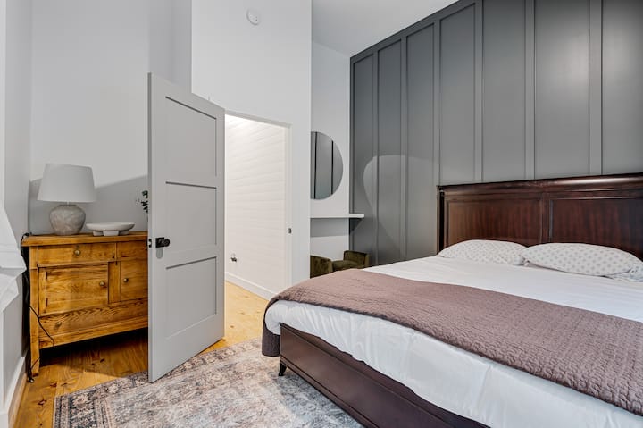 Lower level king bedroom