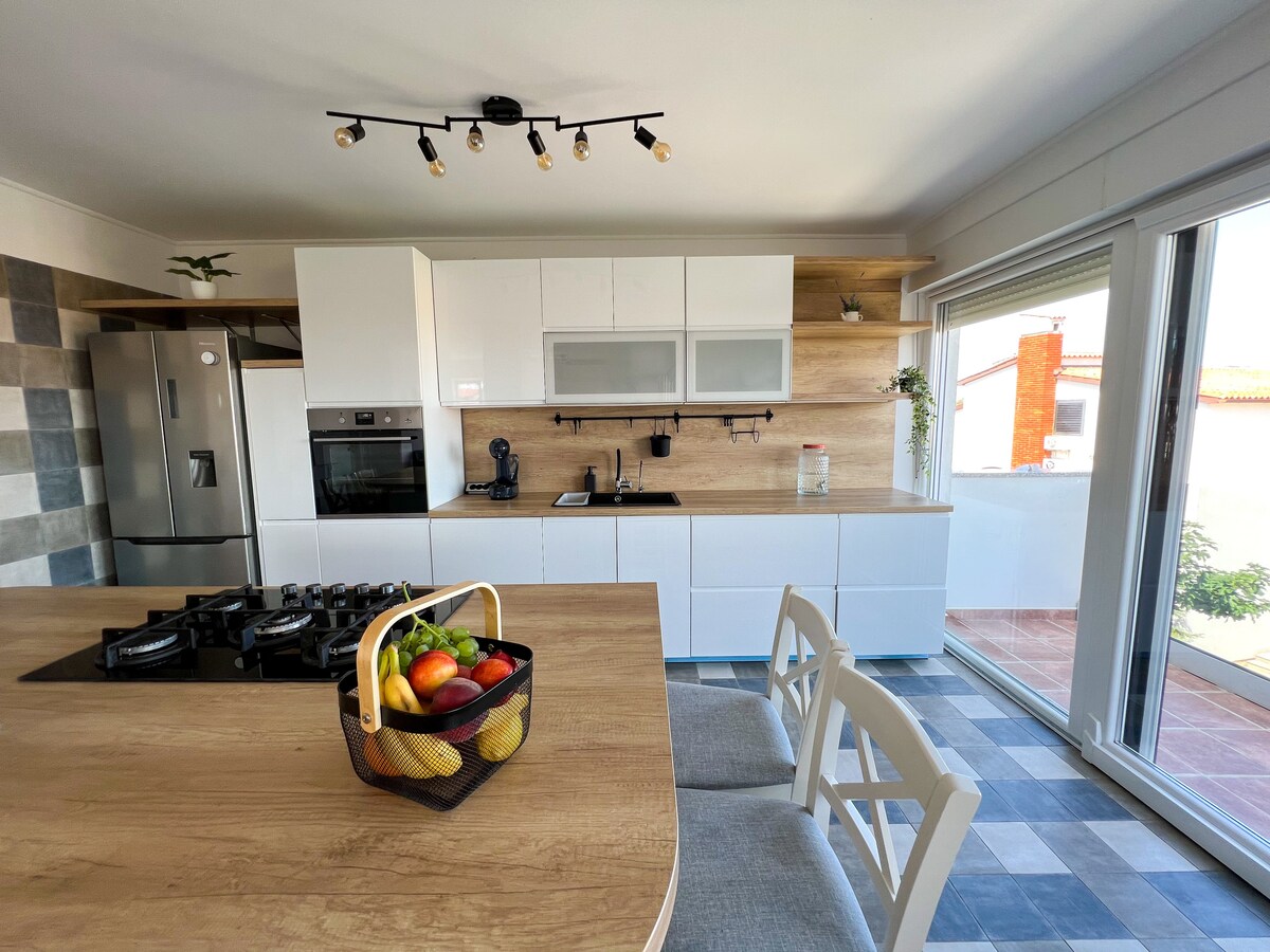 ap5 · Sunset Oasis - Rooftop Terrace, Jacuzzi, Sea View