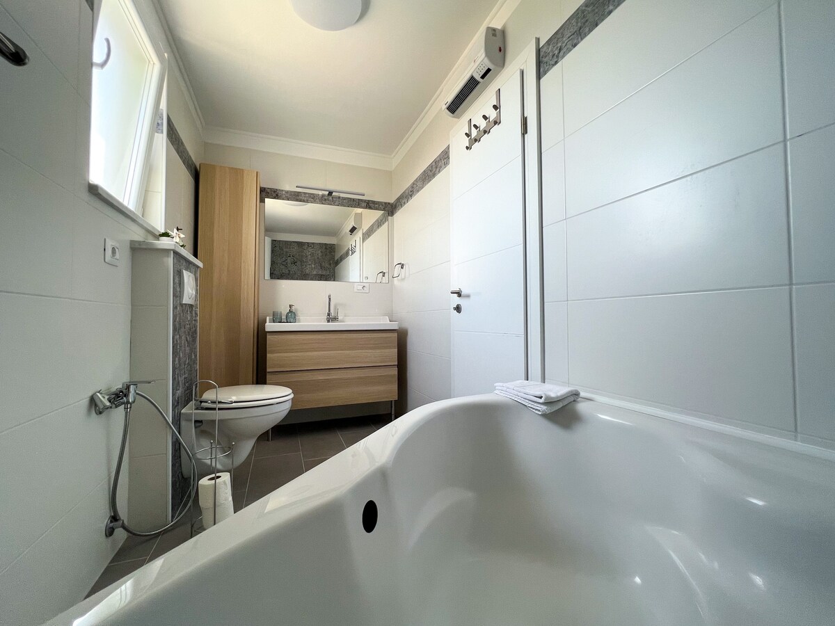 ap5 · Sunset Oasis - Rooftop Terrace, Jacuzzi, Sea View