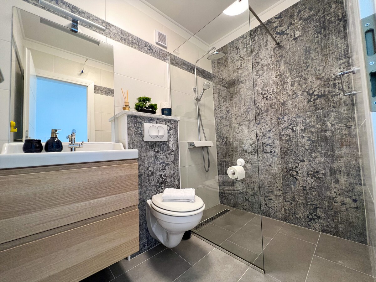 ap5 · Sunset Oasis - Rooftop Terrace, Jacuzzi, Sea View