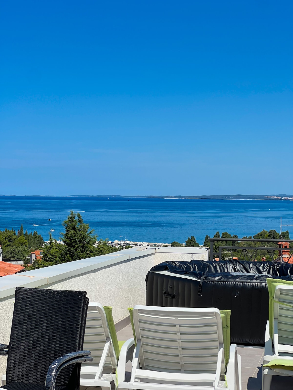 ap5 · Sunset Oasis - Rooftop Terrace, Jacuzzi, Sea View
