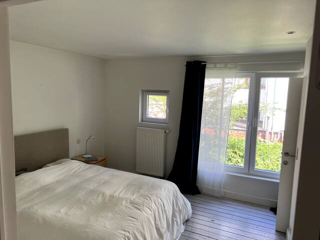 Family house in quiet courtyard gallery image 3