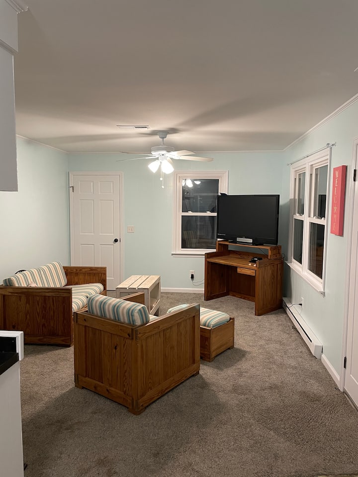 The Dainty Dolphin Beach Cottage - Oak Island, NC