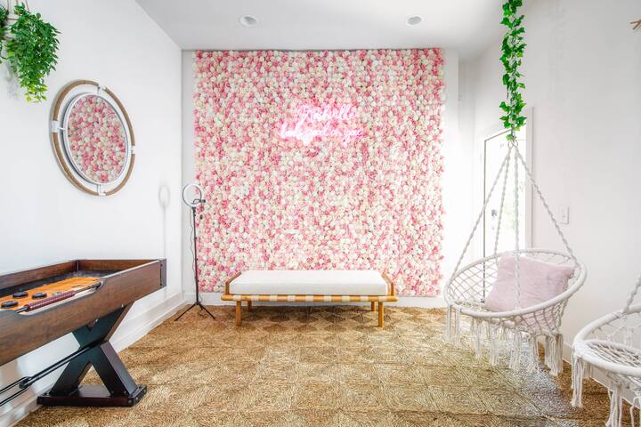 Bachelorette Bash! Sleeps 20! 2 Private rooftops! gallery image 2