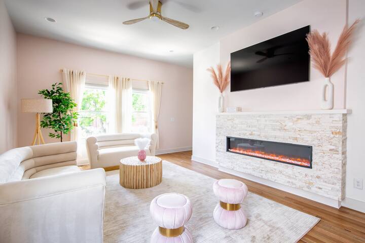 Bachelorette Bash! Sleeps 20! 2 Private rooftops! gallery image 5