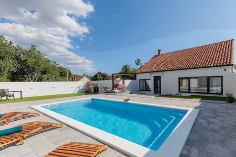 I&K Holiday house with Private Pool