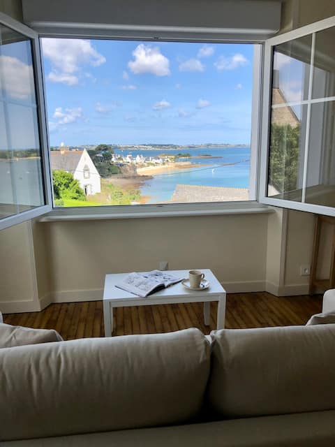 Top performing Airbnb: Sea view apartment in Carantec