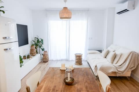 Annonce Airbnb populaire: Nice new 40 m² fully-equipped 2-room apartment with terrace à La Ciotat