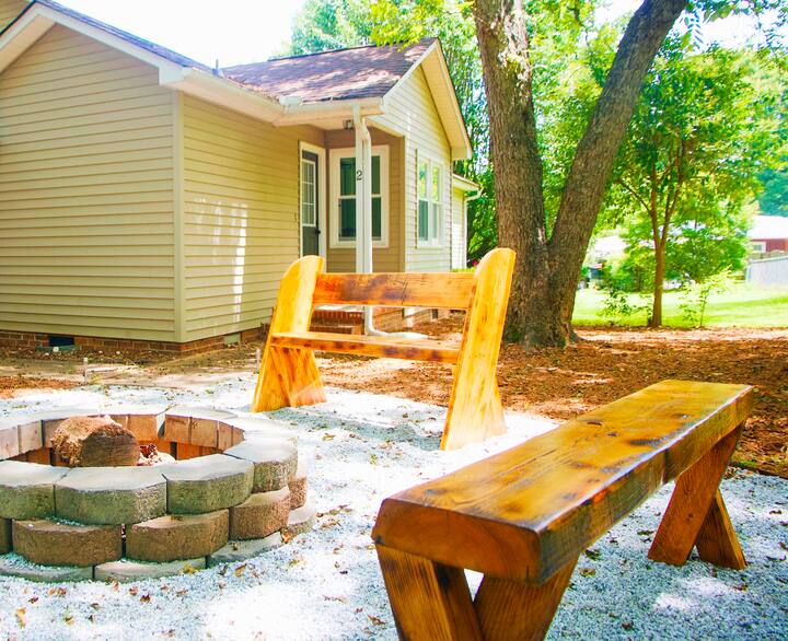 Travelers Rest's Sunflower Joy Houses for Rent in Travelers Rest
