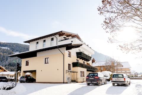 Popular Airbnb listing: Comfortable apartment by the elevator in Flachau